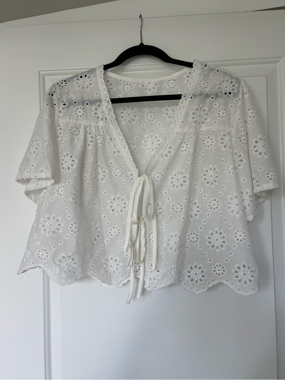 SHEIN White Eyelet Tie-Front Crop Top